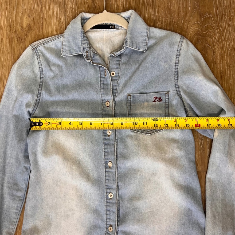 TNG Womens Light Wash‎ Denim Button Down Shirt Size S Chambray Acid Wash Blue - Picture 4 of 5
